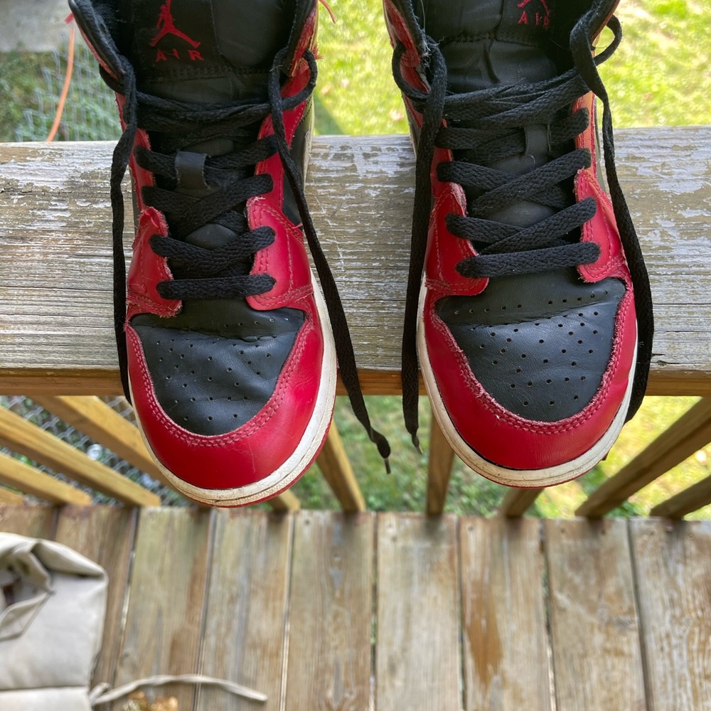 Nike Kids Black and Red Sneakers - Picture 5 of 6